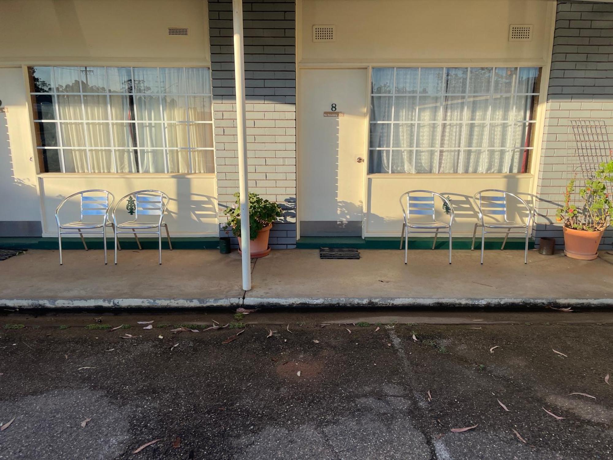 County Lodge Motor Inn West Wyalong Exterior photo