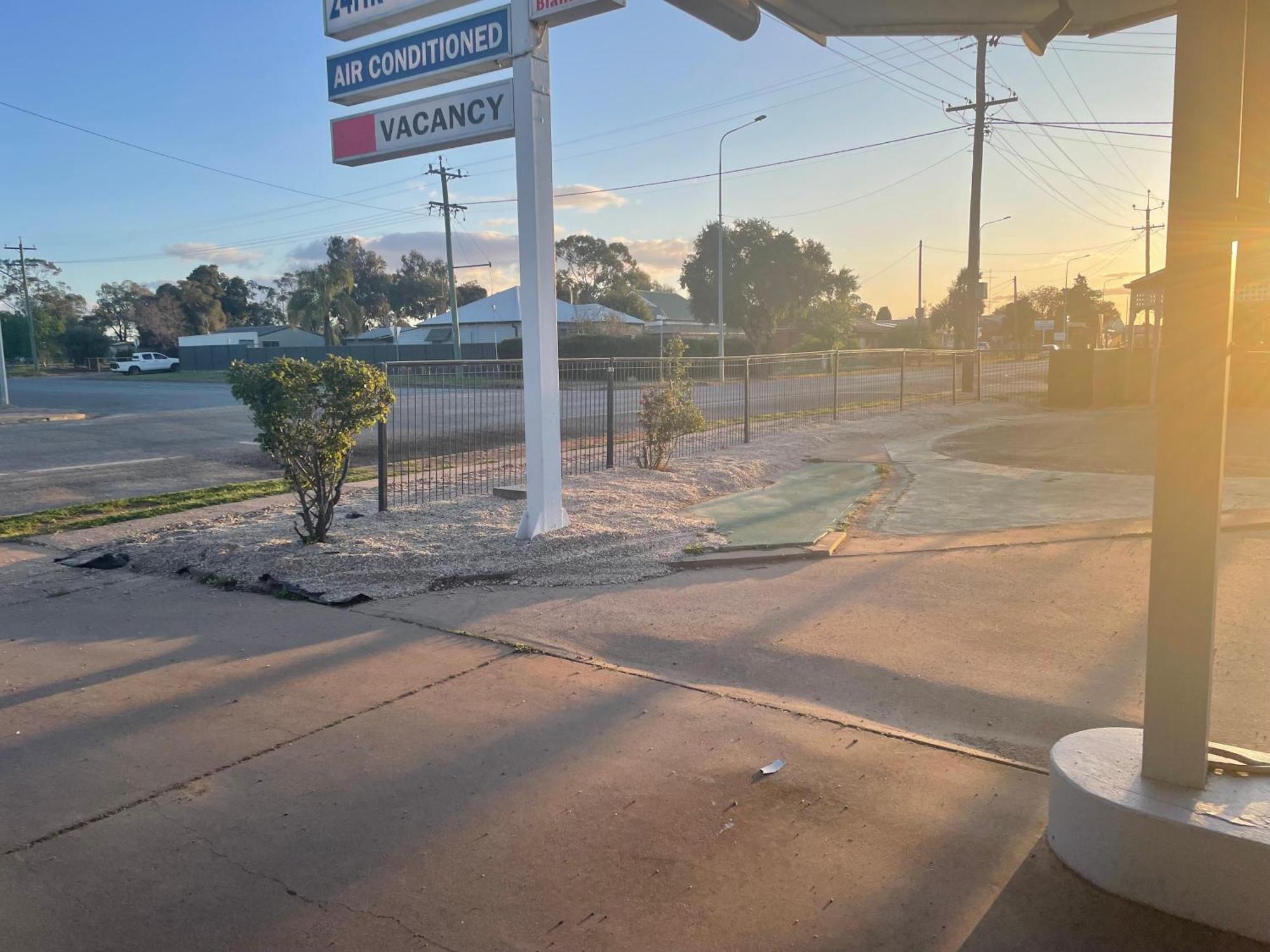 County Lodge Motor Inn West Wyalong Exterior photo