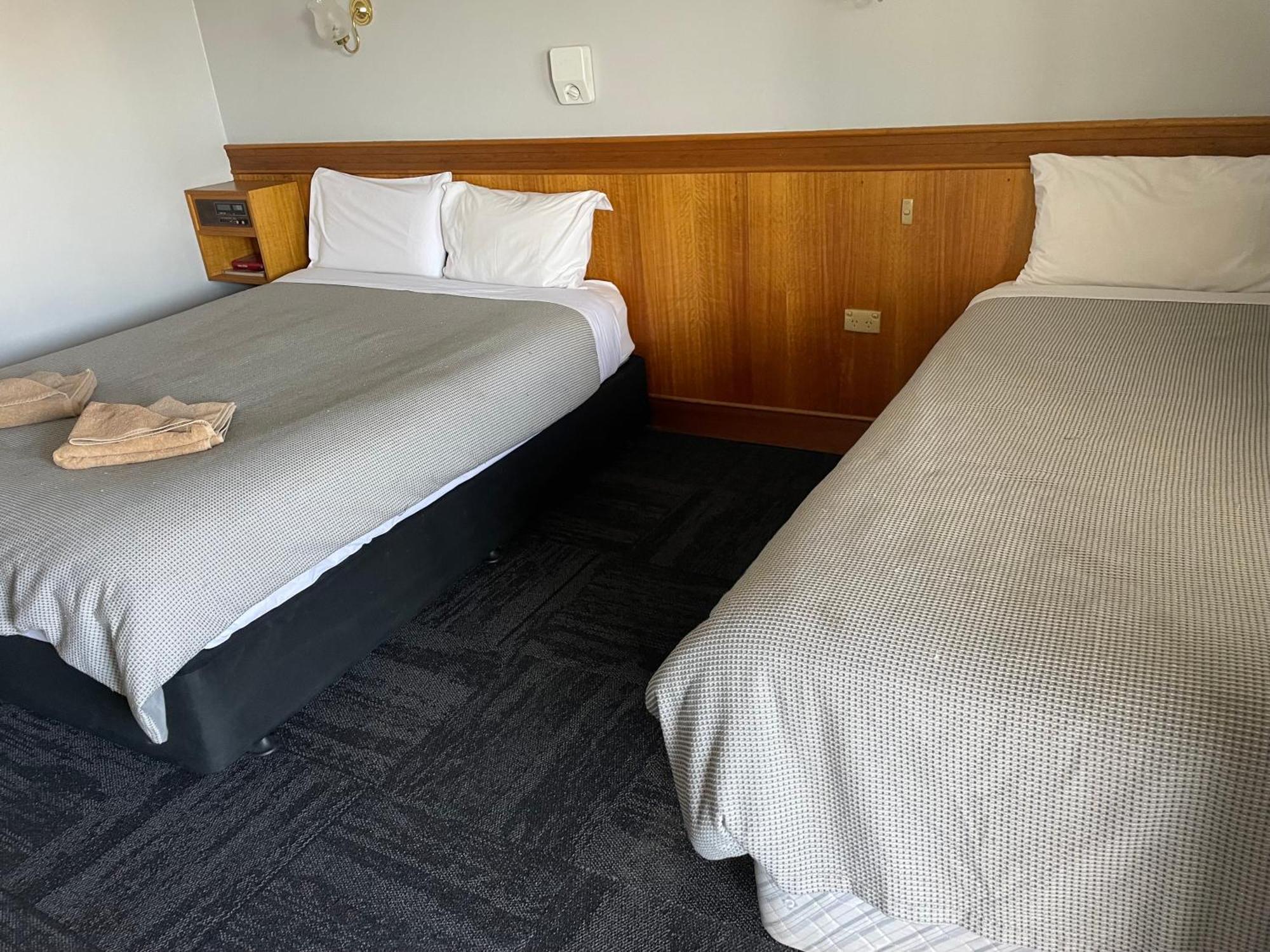 County Lodge Motor Inn West Wyalong Exterior photo