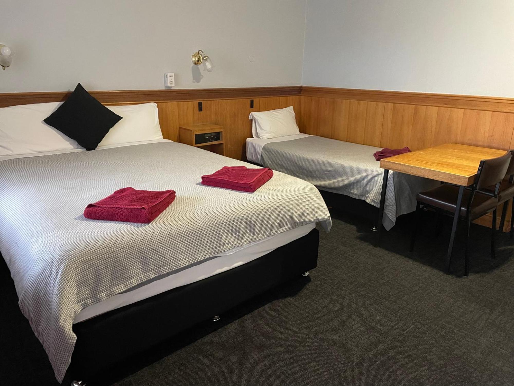 County Lodge Motor Inn West Wyalong Exterior photo